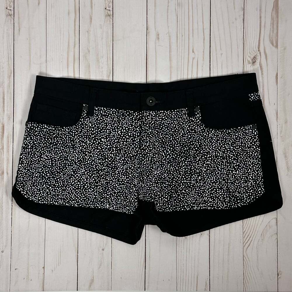 HURLEY low-rise black graphic print shortie shorts - size 27